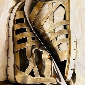 Gold Sofft gladiator sandals 9.5 never worn